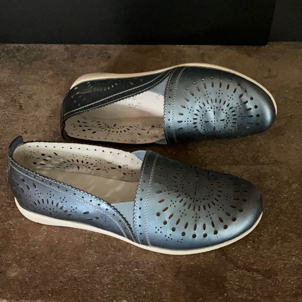 Metallic blue remonte flats size 39 (9) only worn once.  Inside is like new!